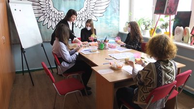 У Житомирі проводять заняття з арт-терапії для подолання емоційного виснаження в умовах карантину