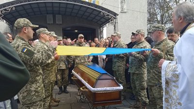 На Тернопільщині попрощались з військовослужбовцем Михайлом Завадою