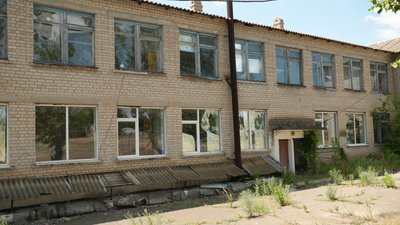 Будівля школи в селі Прогресівка, червень 2025 року, Миколаївщина