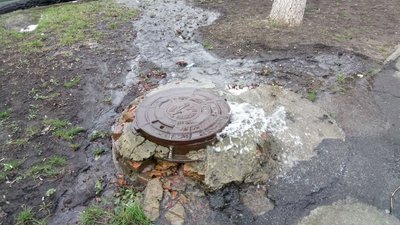 Через порив водопровідної мережі на вулиці Соборній частина Кропивницького залишилась без води