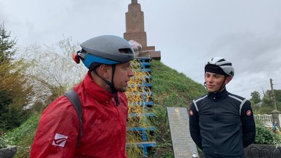 Велосипедом через усю Європу задля дітей війни: Ярема Венгринович уже на Тернопільщині Велосипедом через усю Європу задля дітей війни: Ярема Венгринович уже на Тернопільщині