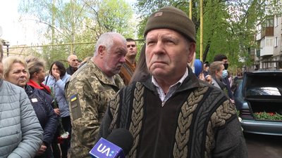 На Житомирщині попрощалися із 22-річним військовим, якого вбив ворожий снайпер На Житомирщині попрощалися із 22-річним військовим, якого вбив ворожий снайпер