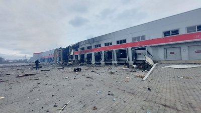 Зруйнований термінал "Нової пошти" у Миколаєві: що розповіли працівники Зруйнований термінал "Нової пошти" у Миколаєві: що розповіли працівники