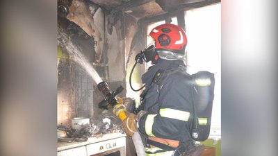 У Львові під час пожежі у квартирі врятували чоловіка