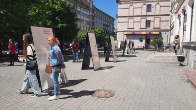 Вперше на Прикарпатті презентували мандрівну виставку "На зламі" про окупацію Донбасу Вперше на Прикарпатті презентували мандрівну виставку "На зламі" про окупацію Донбасу