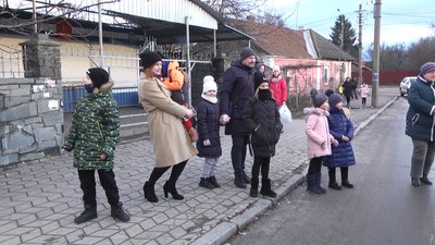 У Житомирі вулицями міста курсував музичний трамвай з казковими героями У Житомирі вулицями міста курсував музичний трамвай з казковими героями