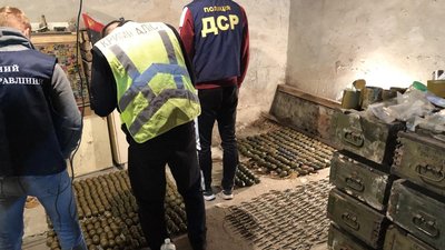 Тротил, гранати, понад 60 тисяч набоїв: в гаражі на Харківщині знайшли схрон боєприпасів