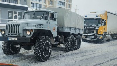 Відбуксирували автомобілі з заметів