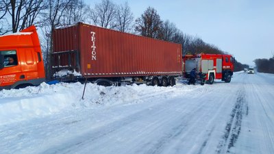 45 транспортних засобів за добу витягли рятувальники із снігових заметів 45 транспортних засобів за добу витягли рятувальники із снігових заметів