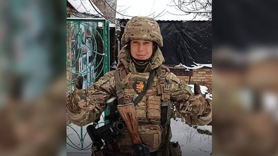 На Чернігівщині поховали трьох захисників України — Андрія Янченка, Станіслава Миленка та Сергія Рожка. На Чернігівщині поховали трьох захисників України — Андрія Янченка, Станіслава Миленка та Сергія Рожка.