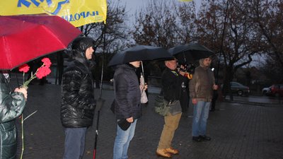 "Людей обшукували щодня". У Миколаєві відбулась скорботна хода присвячена пам’яті жертв голодоморів "Людей обшукували щодня". У Миколаєві відбулась скорботна хода присвячена пам’яті жертв голодоморів
