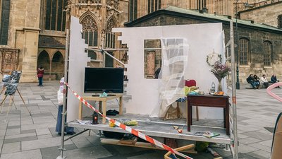 Перформанс біля собору Святого Стефана, Відень, Австрія, 24 лютого 2023р.