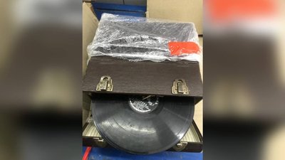 Перевозив протигази та раритет. На кордоні затримали прикарпатця-порушника Перевозив протигази та раритет. На кордоні затримали прикарпатця-порушника