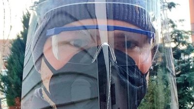Прикарпатські волонтери виготовили 123 захисні щитки для медиків