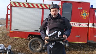 "Комусь потрібно виконувати цю роботу": миколаївський піротехнік попри вибухову травму повернувся до розмінувань "Комусь потрібно виконувати цю роботу": миколаївський піротехнік попри вибухову травму повернувся до розмінувань