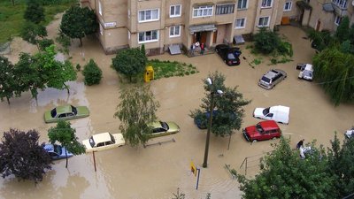 У Франківську власники підтоплених гаражів зможуть отримати матеріальну допомогу