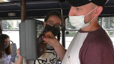 У громадському транспорті Луцька можна розраховуватися банківською карткою У громадському транспорті Луцька можна розраховуватися банківською карткою