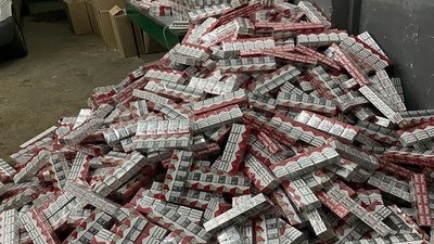 В авто з дипномерами на Шегинях знайшли понад 150 тис. пачок сигарет