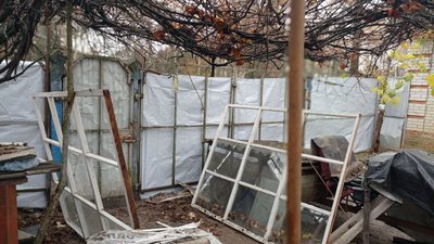 Через обстріл зі сторони РФ у Писарівці на Сумщині пошкоджені домівки мирних жителів: що розповідають люди Через обстріл зі сторони РФ у Писарівці на Сумщині пошкоджені домівки мирних жителів: що розповідають люди