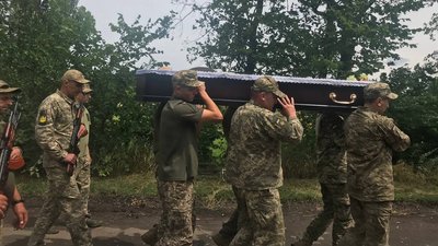 Поховали Євгена Струцького у селі Малі Сорочинці Поховали Євгена Струцького у селі Малі Сорочинці