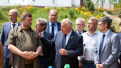 "Я не поїду звідси таким, яким приїхав" — голова Сенату Франції відвідав Бучу та Бородянку