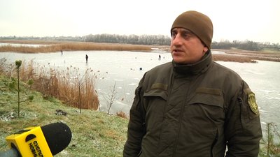 Рейд річками Житомирщини: 100 метрів сіток та 20 інших заборонених знарядь лову риби забрали у рибалок Рейд річками Житомирщини: 100 метрів сіток та 20 інших заборонених знарядь лову риби забрали у рибалок