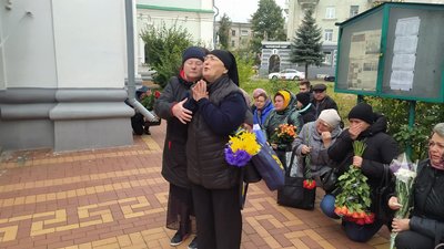 У Сумах поховали спецпризначенця Дмитра Білоуса У Сумах поховали спецпризначенця Дмитра Білоуса