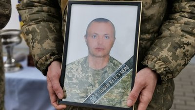У Полтаві прощаються із воїном Олегом Мотрієм У Полтаві прощаються із воїном Олегом Мотрієм