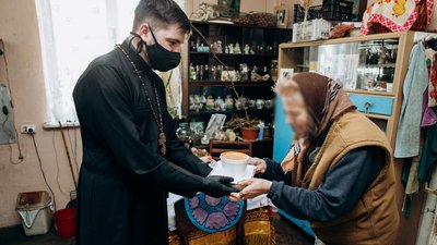 Майже 100 франківців зголосились отримати безкоштовний обід від УГКЦ Майже 100 франківців зголосились отримати безкоштовний обід від УГКЦ