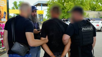 Поліція затримала чоловіка за підозрою в організації незаконного виїзду за кордон