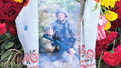 "Не мав страху перед ворогом": на Черкащині попрощались з Русланом Стороженком "Не мав страху перед ворогом": на Черкащині попрощались з Русланом Стороженком