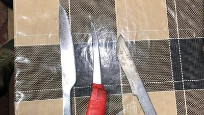 Правоохоронці за участі спецпідрозділу КОРД провели санкціоновані обшуки в камерах підозрюваного та його "помічників". Фото: ГУ НП у Хмельницькій області Правоохоронці за участі спецпідрозділу КОРД провели санкціоновані обшуки в камерах підозрюваного та його "помічників". Фото: ГУ НП у Хмельницькій області