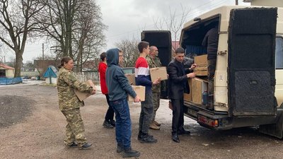 Тернопільські волонтери зібрали військовим близько трьох тонн допомоги