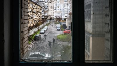 Херсон, обстріли, вікно, уламки, скло