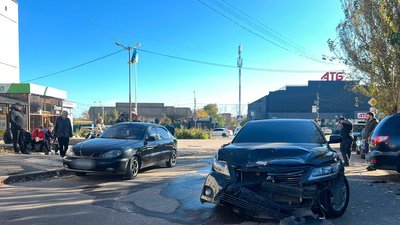 Автомобіль "Toyota Camry", який наїхав на двох пішоходів