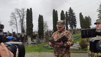 У Тернополі попрощалися з волонтером, військовослужбовцем Віталієм Заверухою У Тернополі попрощалися з волонтером, військовослужбовцем Віталієм Заверухою