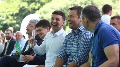 Був "правою рукою" Зеленського, а тепер "не член команди". Що відомо про ексспікера Ради Разумкова Був "правою рукою" Зеленського, а тепер "не член команди". Що відомо про ексспікера Ради Разумкова