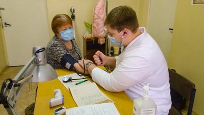 У Кропивницькому від коронавірусу почали вакцинувати містян, яким 65 років і більше У Кропивницькому від коронавірусу почали вакцинувати містян, яким 65 років і більше