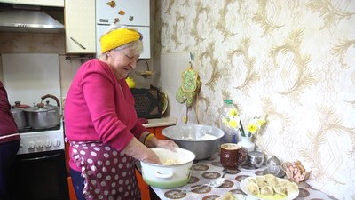 4,5 млн вареників та пельменів для військових: вінничанки об'єдналися у "гастрономічний батальйон"