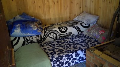 Залишилися без будинку: подружжя пенсіонерів з Количівки три місяці живуть у лазні Залишилися без будинку: подружжя пенсіонерів з Количівки три місяці живуть у лазні
