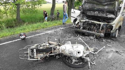 Автомобіль та мотоцикл загорілися внаслідок ДТП на Закарпатті