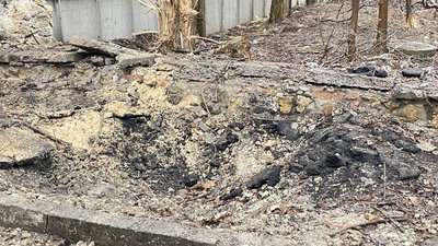 Обстріли Херсона: російська армія гатила по школі і Бузковому скверу Обстріли Херсона: російська армія гатила по школі і Бузковому скверу