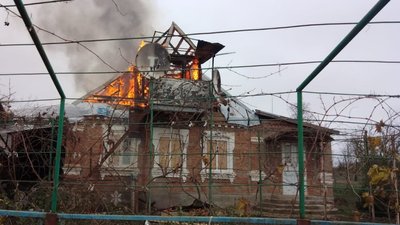 Рятувальники гасять пожежу, Запорізька область, 2 грудня 2025