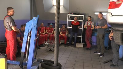В Івано-Франківську СТО безкоштовно ремонтує автомобілі для ЗСУ В Івано-Франківську СТО безкоштовно ремонтує автомобілі для ЗСУ