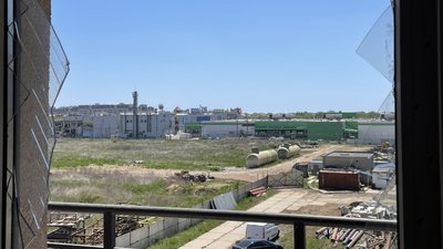 Ракетний удар по Одесі зачепив сотню квартир: жителі ліквідовують наслідки. ВІДЕО