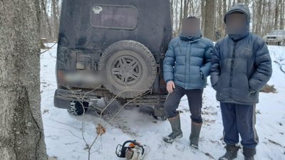 Двоє жителів Сумщини незаконно рубали ліс між Хотінню та Стецьківкою — поліція