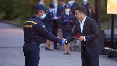 Двох прикарпатських рятувальників нагородили за мужність