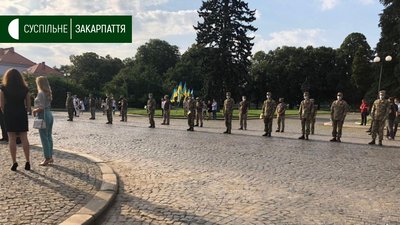 Державний Прапор України підняли на площі Народній в Ужгороді Державний Прапор України підняли на площі Народній в Ужгороді