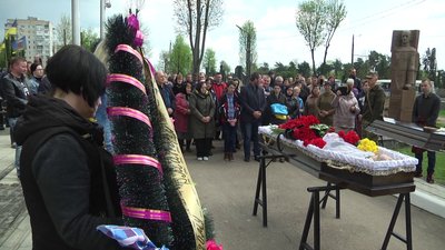 У Житомирі попрощалися з військовим 13 окремого десантно-штурмового батальйону Дмитром Надолинським У Житомирі попрощалися з військовим 13 окремого десантно-штурмового батальйону Дмитром Надолинським