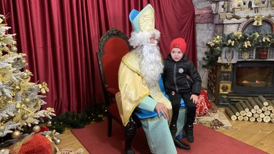 60 дітей відвідали резиденцію святого Миколая у перший день у Мукачеві